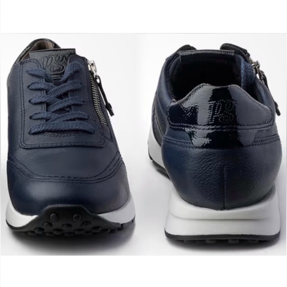 Navy Blue Leather sneakers. US 8.5
In Box, Never Used - Picture 14 of 14